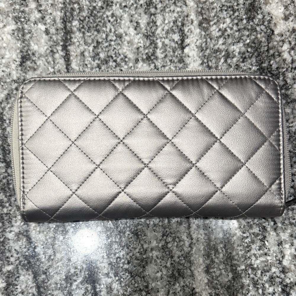 HAUTE SHORE Metallic Quilted Wallet